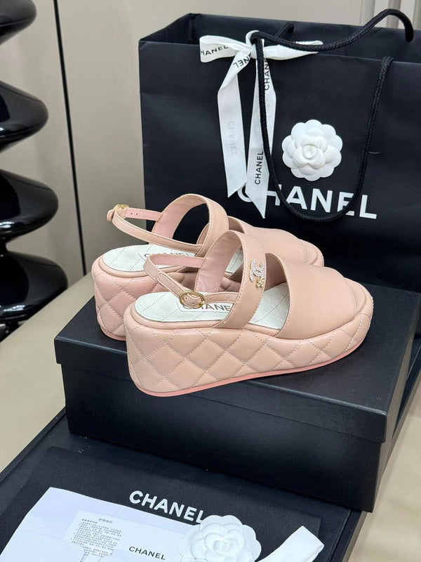 CC HIGH WEDGE SANDALS IN LIGHT PINK LAMBSKIN