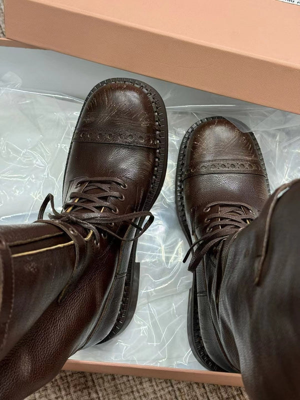 Stivali Miu in pelle di vitello marrone scuro con collo alto