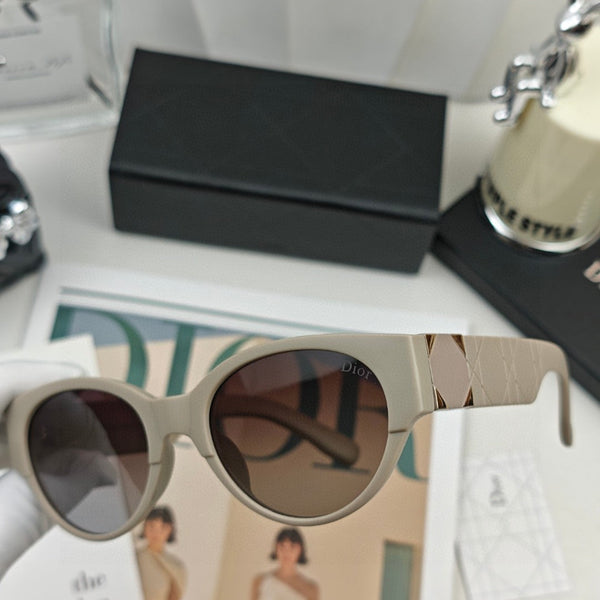 OCCHIALI DA SOLE MONTAIGNE 25157 IN ACETATO