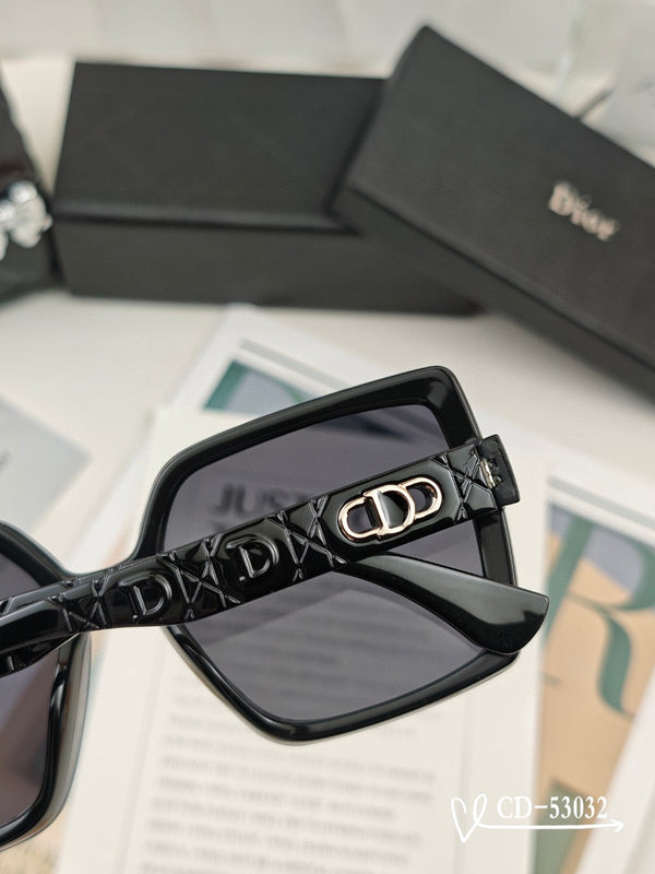 OCCHIALI DA SOLE MONTAIGNE 53032 IN ACETATO