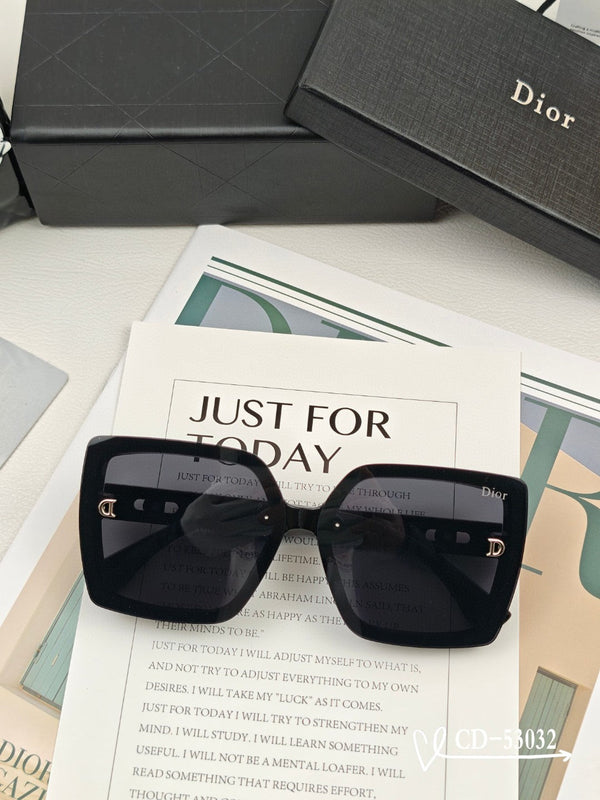 OCCHIALI DA SOLE MONTAIGNE 53032 IN ACETATO