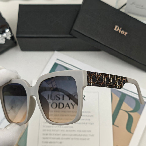 OCCHIALI DA SOLE MONTAIGNE 53048 IN ACETATO