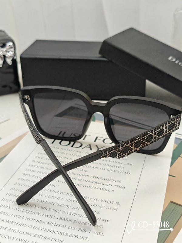 OCCHIALI DA SOLE MONTAIGNE 53048 IN ACETATO