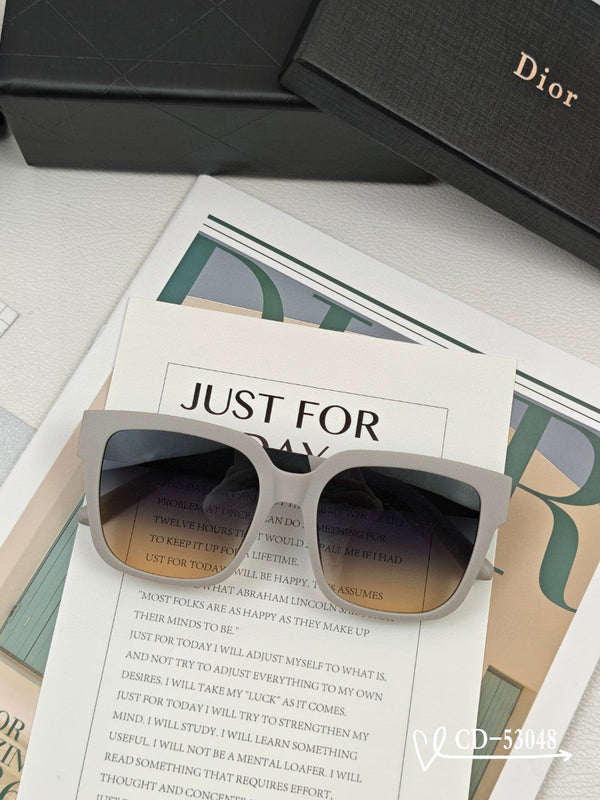 OCCHIALI DA SOLE MONTAIGNE 53048 IN ACETATO