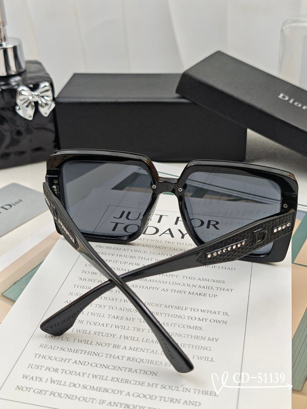 OCCHIALI DA SOLE MONTAIGNE 51139 IN ACETATO