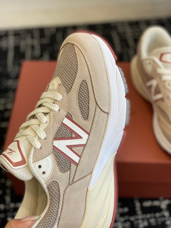 Sneaker LP x NB 990v6 45mm grigio scuro pelle di vitello rosa scuro e tessuto a rete