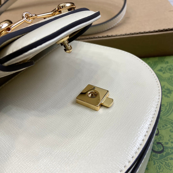 BORSA MINI CON MANICO SUPERIORE HORSEBIT 1955 18 IN PELLE DI VITELLO BIANCA E FERRAMENTA ORO