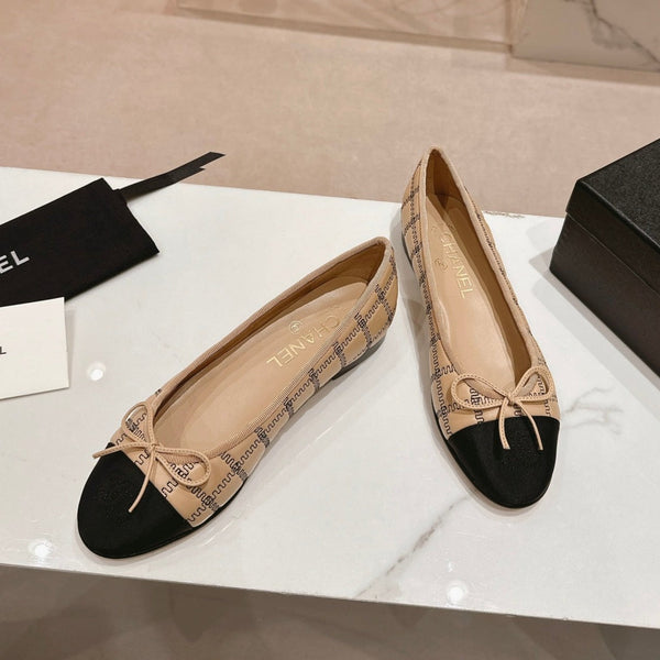 ballerine beige nere in pelle di agnello con ricamo in grosgrain