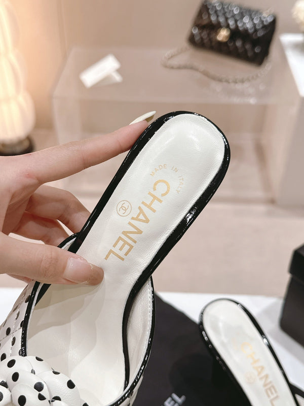 cc sandal flower 85 white black calfskin