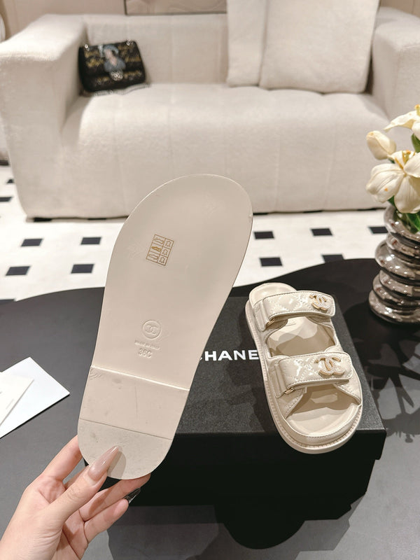 cc 25p logo with pearl mule sandal cream leather 237577