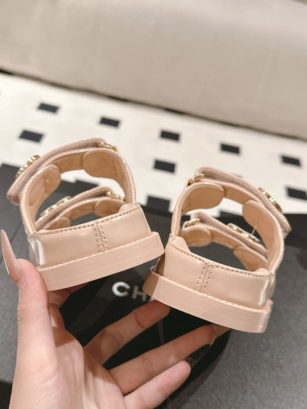 cc 25p logo with pearl mule sandal peach leather 237579