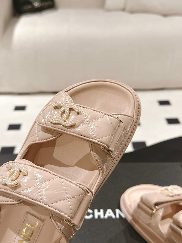 cc 25p logo with pearl mule sandal peach leather 237579