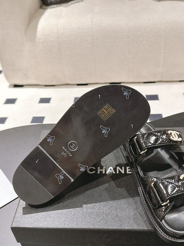 cc 25p logo with pearl mule sandal black leather 237585