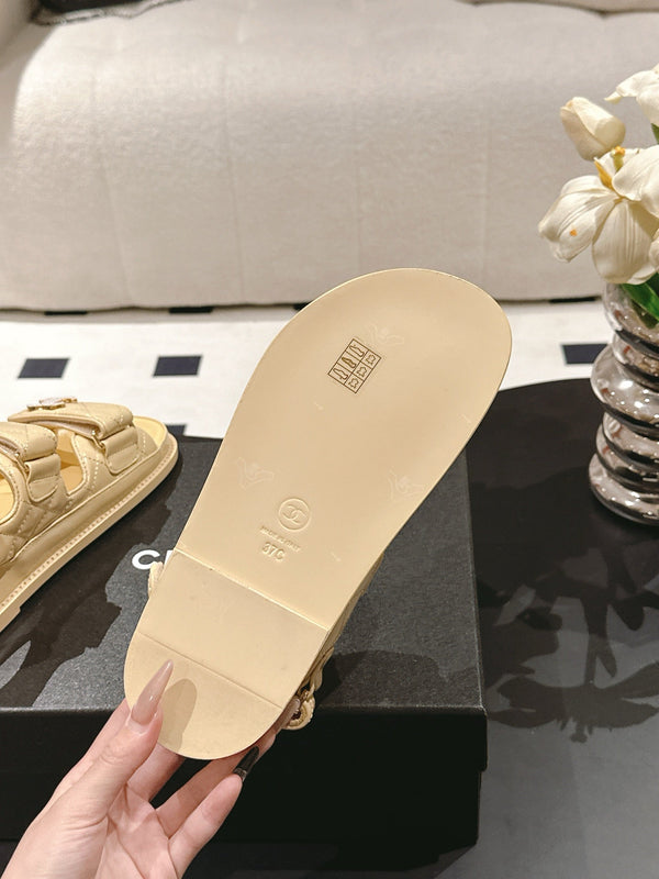 cc 25p logo with pearl sandal yellow leather 237589