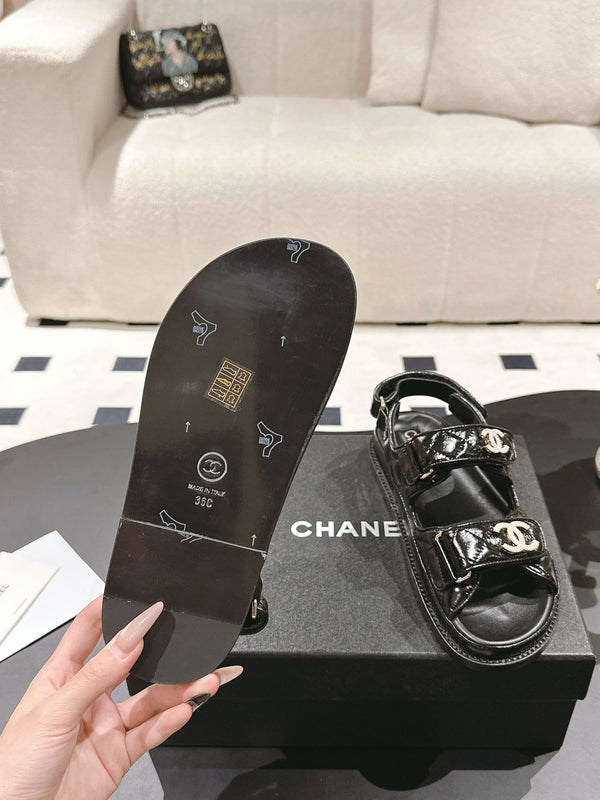 cc 25p logo with pearl sandal black leather 237590