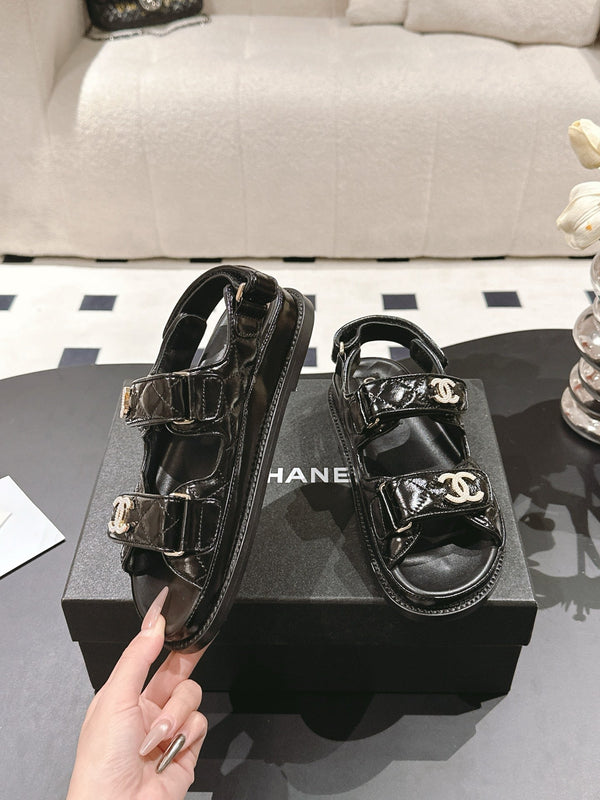 cc 25p logo with pearl sandal black leather 237590