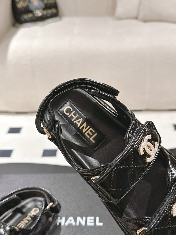 cc 25p logo with pearl sandal black leather 237590