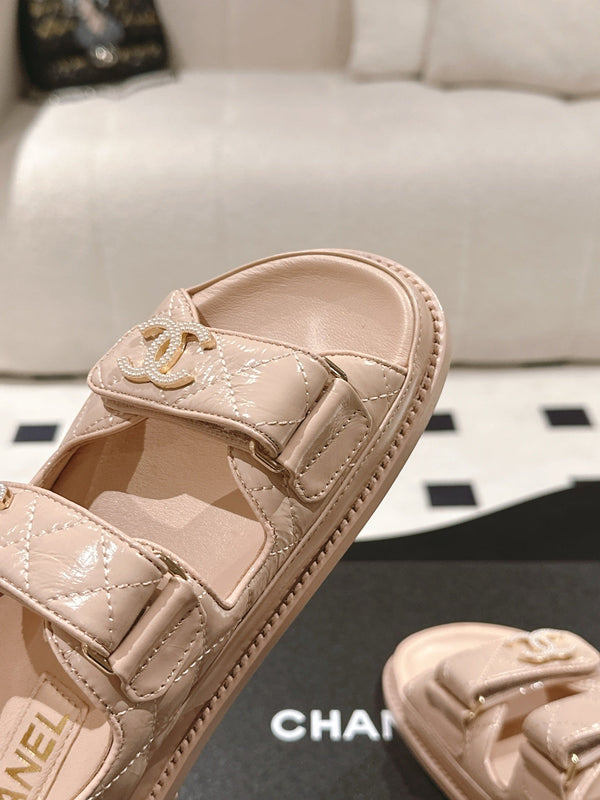 cc 25p logo with pearl sandal peach leather 237591