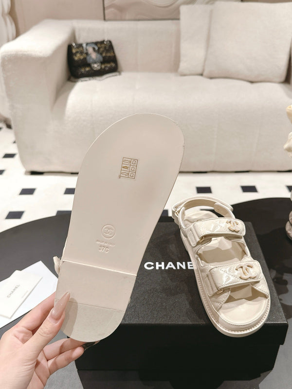cc 25p logo with pearl sandal cream leather 237593