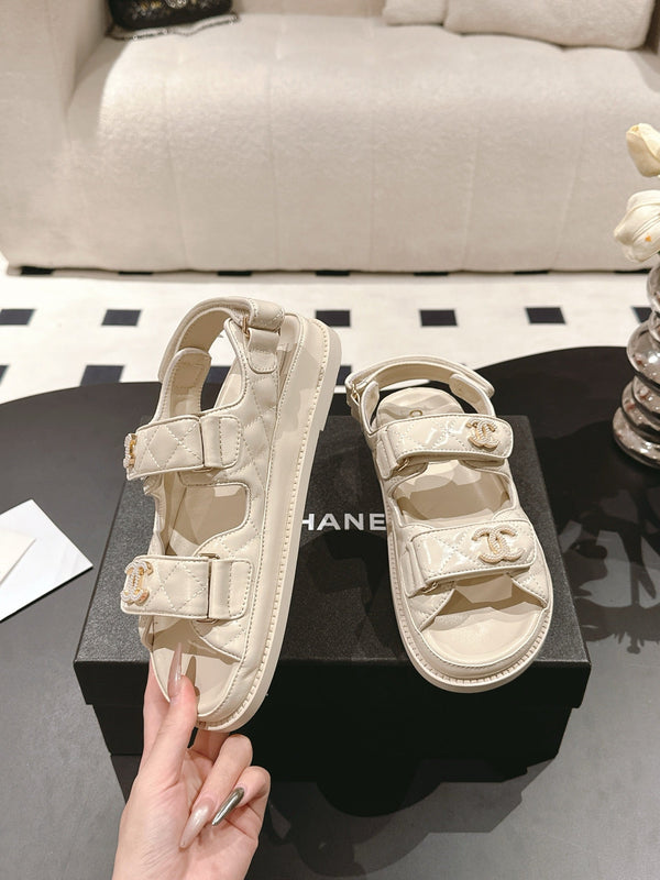 cc 25p logo with pearl sandal cream leather 237593