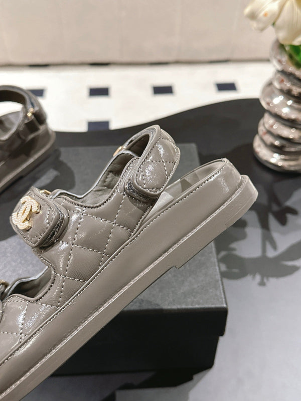 cc 25p logo with pearl sandal dark grey leather 237594