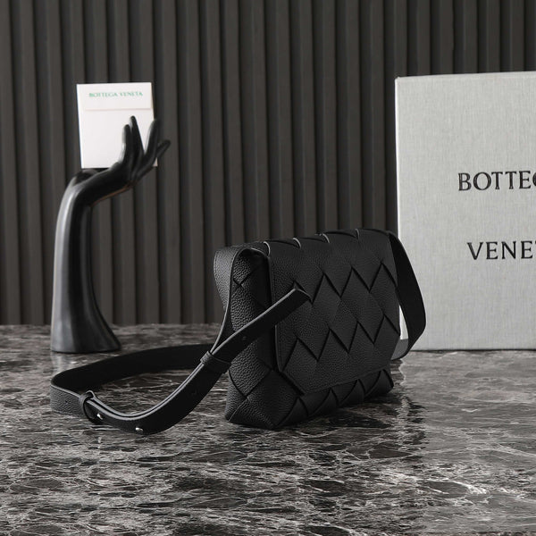 BV 25S DIAGO SHOULDER BAG 25.5 IN BLACK GRAIN COWHIDE