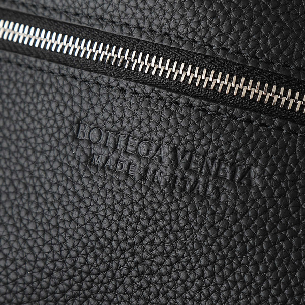 BV 25S DIAGO SHOULDER BAG 25.5 IN BLACK GRAIN COWHIDE