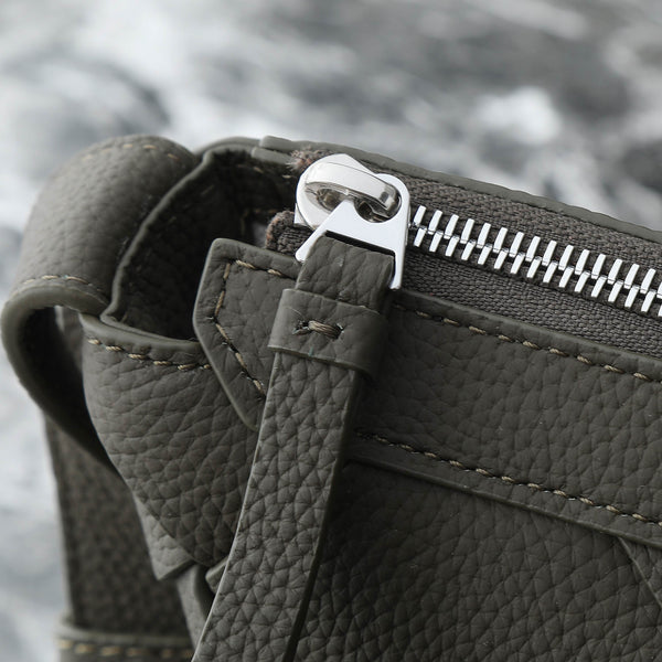 BV 25S DIAGO HOBO 39 IN VERY DEEP OLIVE GRAIN COWHIDE