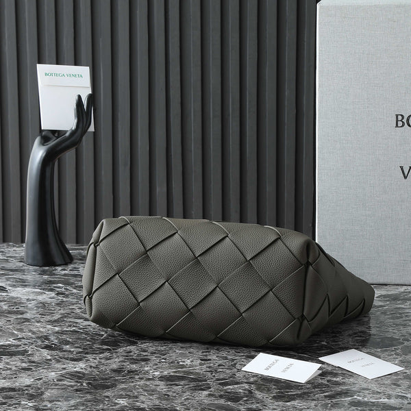 BV 25S DIAGO HOBO 39 IN VERY DEEP OLIVE GRAIN COWHIDE