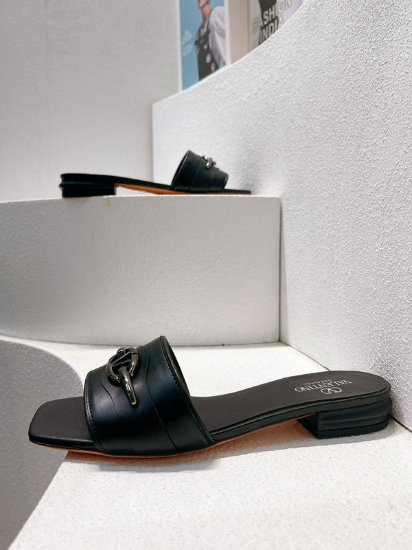 VT Moon Slides in Leather Black Cowhide 292857