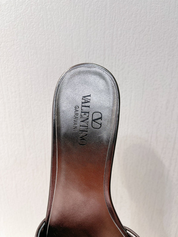 VT Moon Slides in Leather Gray Cowhide 292864