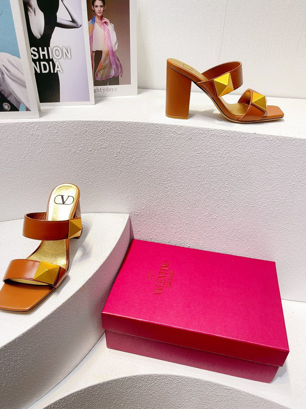 VT One Stud Leather Sandals Brown Cowhide 292753