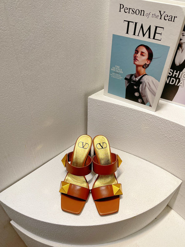 VT One Stud Leather Sandals Brown Cowhide 292753