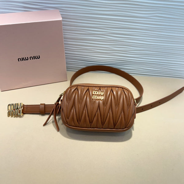 cintura miu marrone 20mm con pochette trapuntata