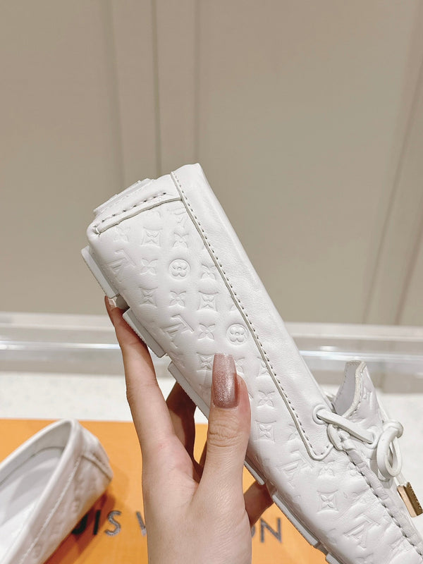 LV Gloria Loafer White Embossed Calfskin 480739