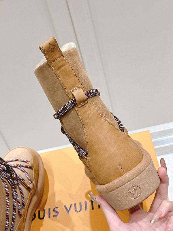 STIVALETTO CON PLATEAU ASPEN IN CAMOSCIO E SHEARLING CON MONOGRAMMA MARRONE SIDRO