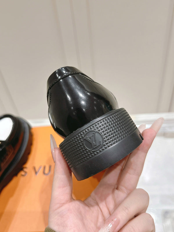 LV District Flat Loafer Black White Calfskin 480790