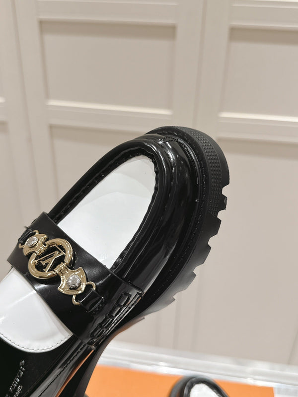 LV District Flat Loafer Black White Calfskin 480790