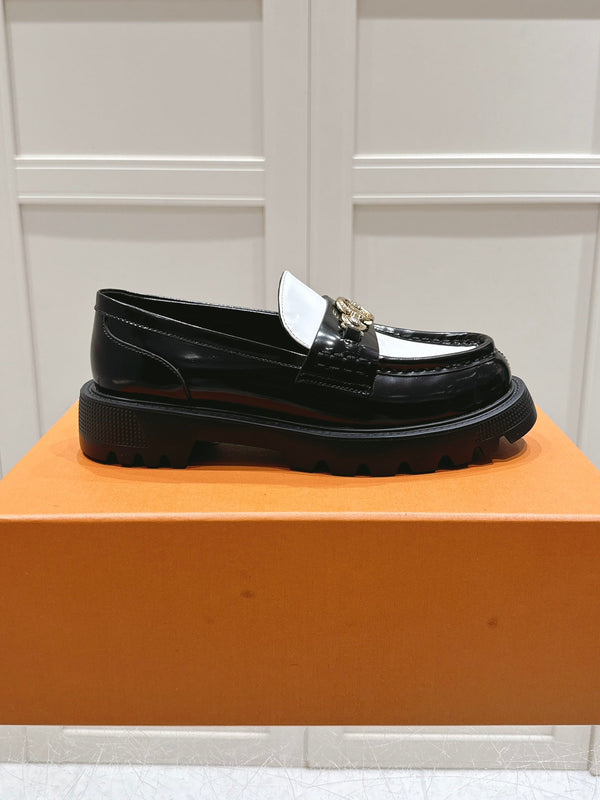 LV District Flat Loafer Black White Calfskin 480790