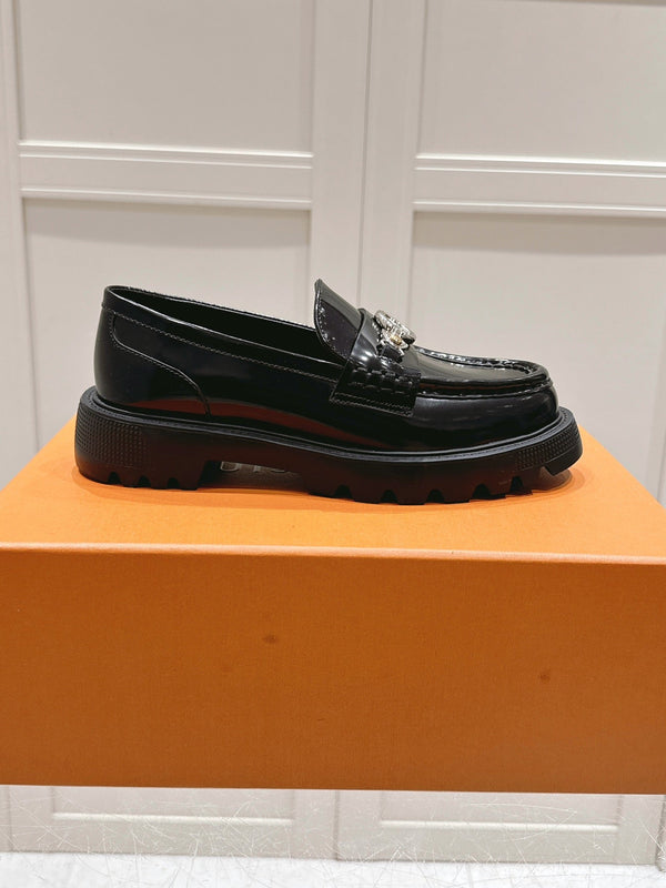 LV District Flat Loafer Full Black Calfskin 480791