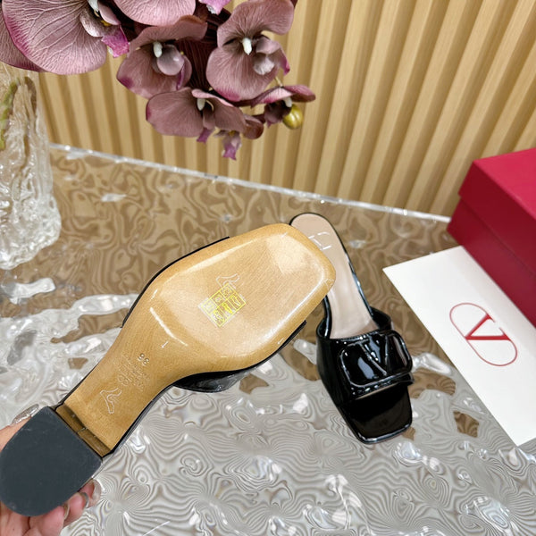 SANDALI APERTI VLOGO SIGNATURE HIGH SHINE 60 MM IN PELLE DI VITELLO NERA