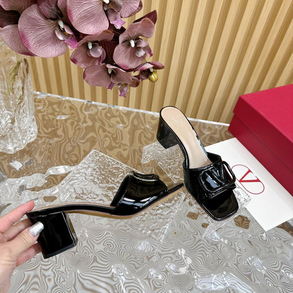 SANDALI APERTI VLOGO SIGNATURE HIGH SHINE 60 MM IN PELLE DI VITELLO NERA