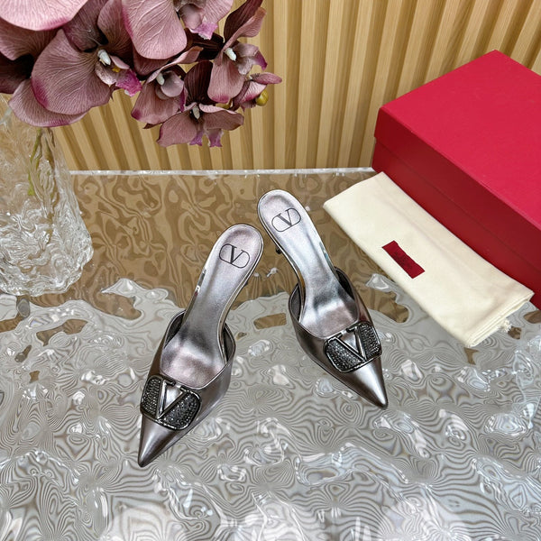 Décolleté con cinturino posteriore Vlogo Signature con cristalli, 70 in pelle di vitello argento scuro