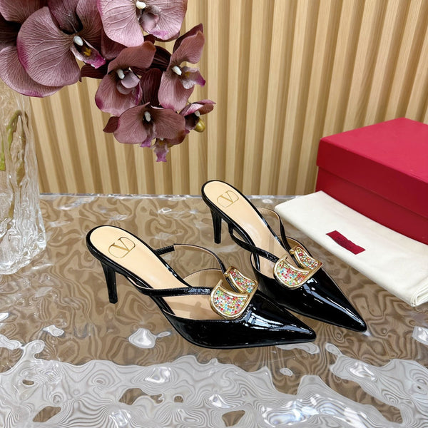 Décolleté con cinturino posteriore traforato Vlogo Signature con cristalli, 70, pelle di vitello nera e beige