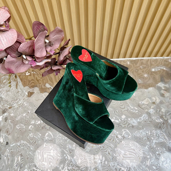 ALAIA PLATFORM WEDGE IN GREEN FOREST VELVET WITH HEART EMBROIDERED