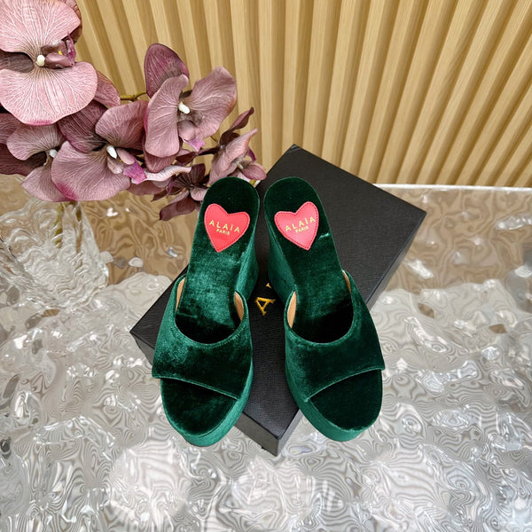 ALAIA PLATFORM WEDGE IN GREEN FOREST VELVET WITH HEART EMBROIDERED