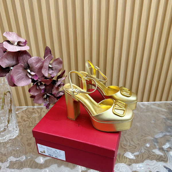 VT Signature 115mm Patent Leather Platform Pumps Gold Calfskin 286470