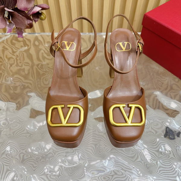 VT Signature 115mm Patent Leather Platform Pumps Brown Calfskin 286471