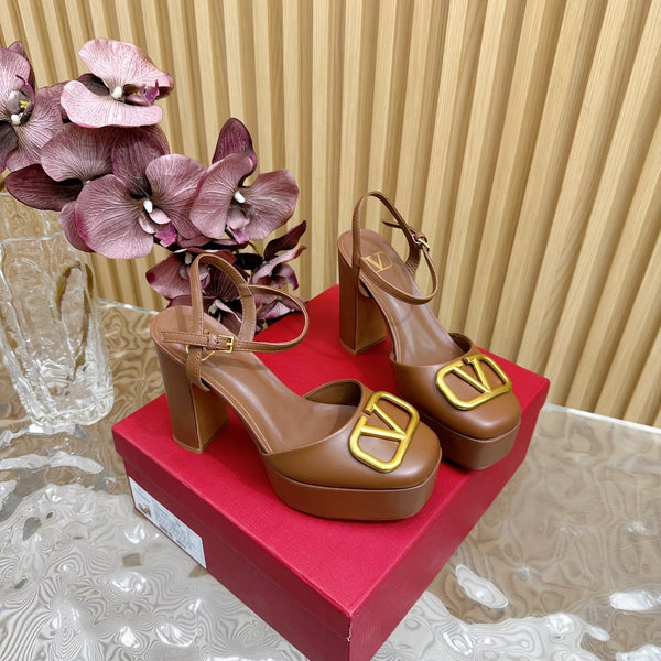 VT Signature 115mm Patent Leather Platform Pumps Brown Calfskin 286471