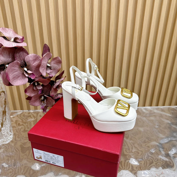 VT Signature 115mm Patent Leather Platform Pumps White Calfskin 286472